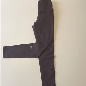 Alo yoga Capri pants in mocha